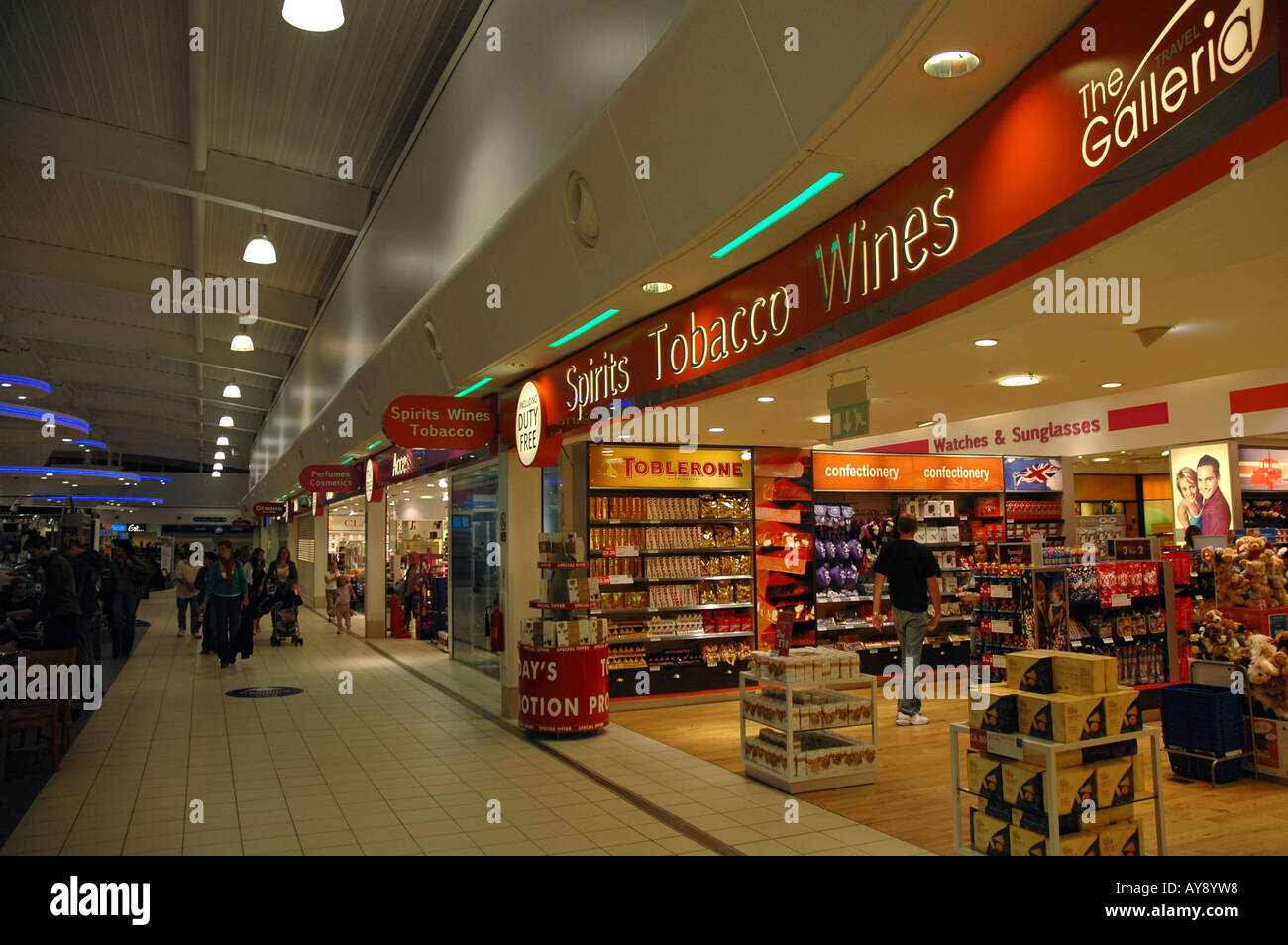 Duty free shop on Luton airport departure lounge Stock Photo