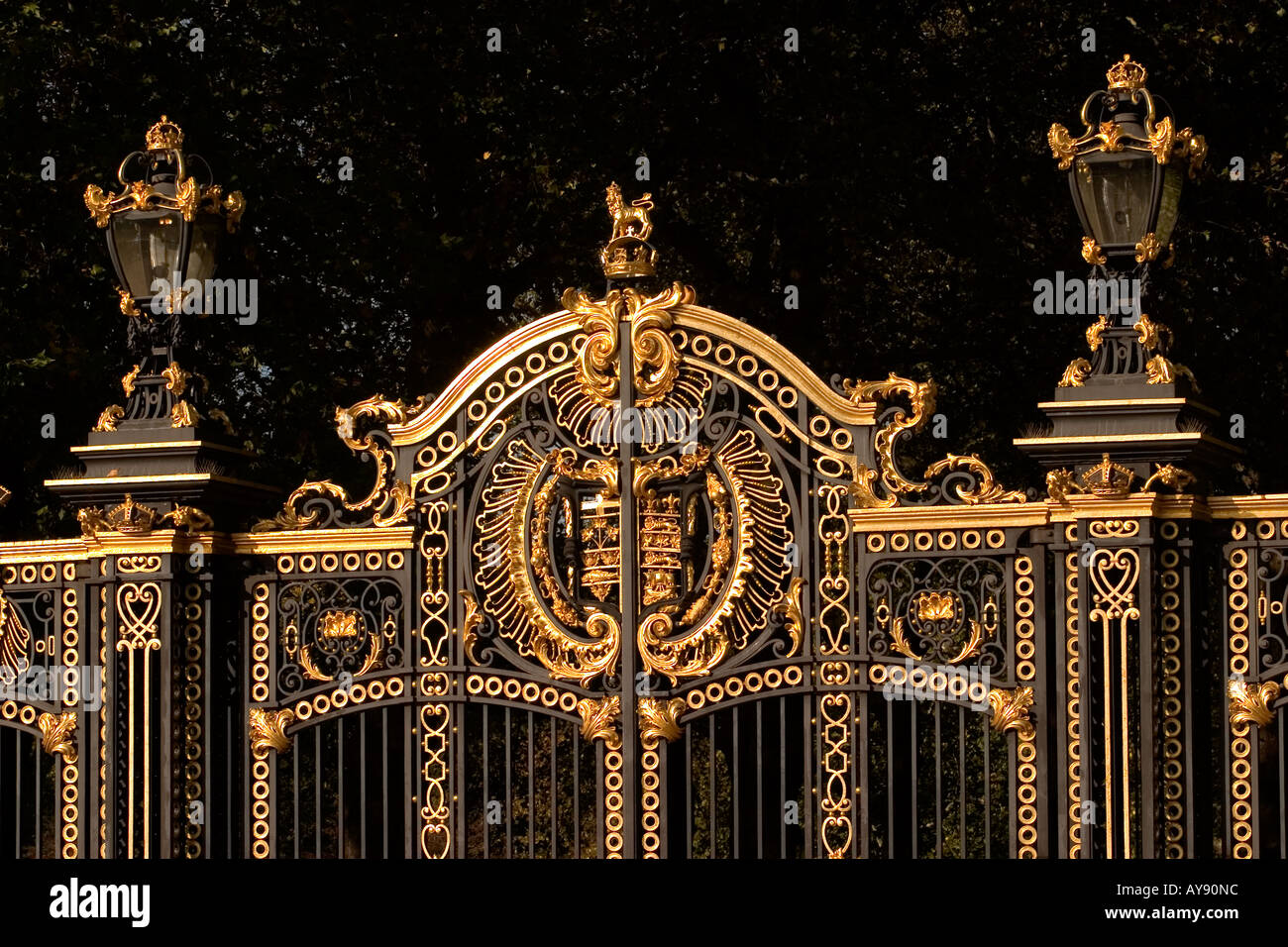 St james park gate london hi-res stock photography and images - Alamy