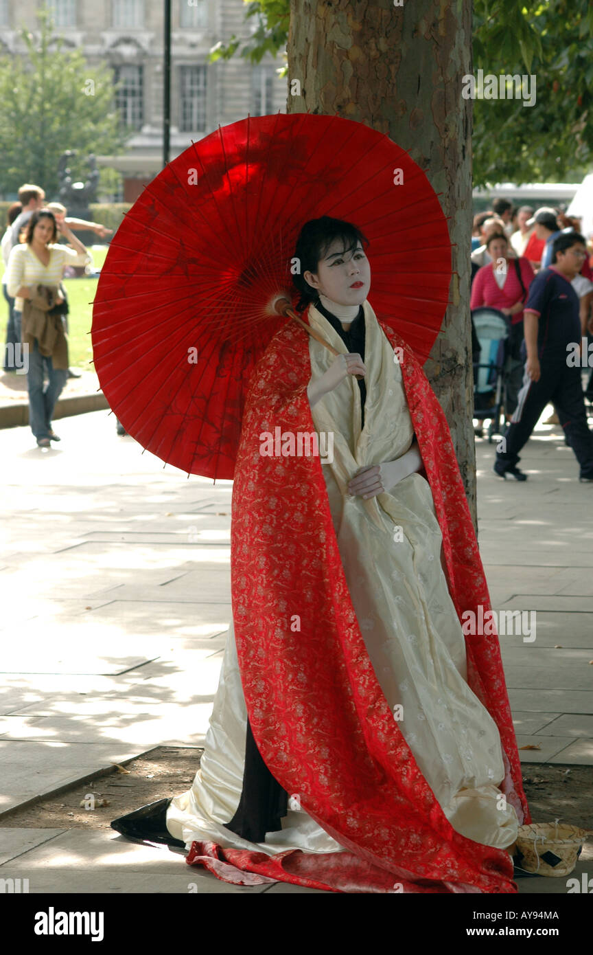 Street performer at Jubilee Gardens in London, UK Stock Photo