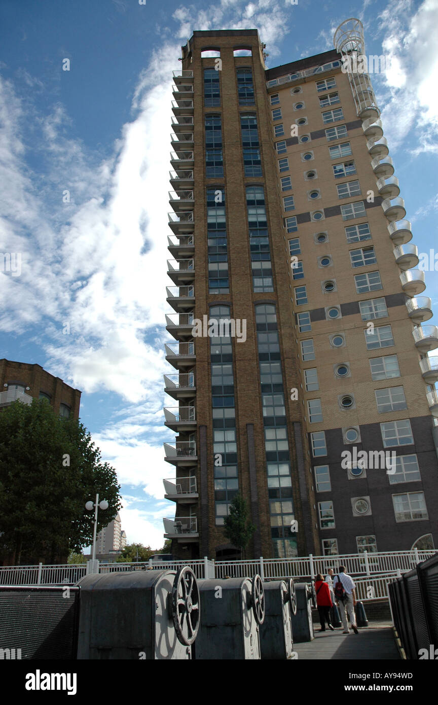 Cascades Tower block of apartments on Westferry Road, London Docklands E14, UK Stock Photo