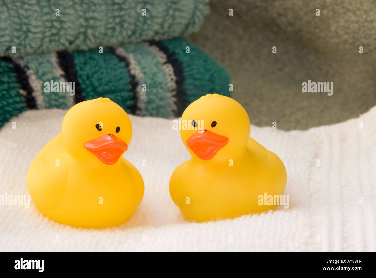 Seamless pattern with bath accessories - shampoo, rubber duck