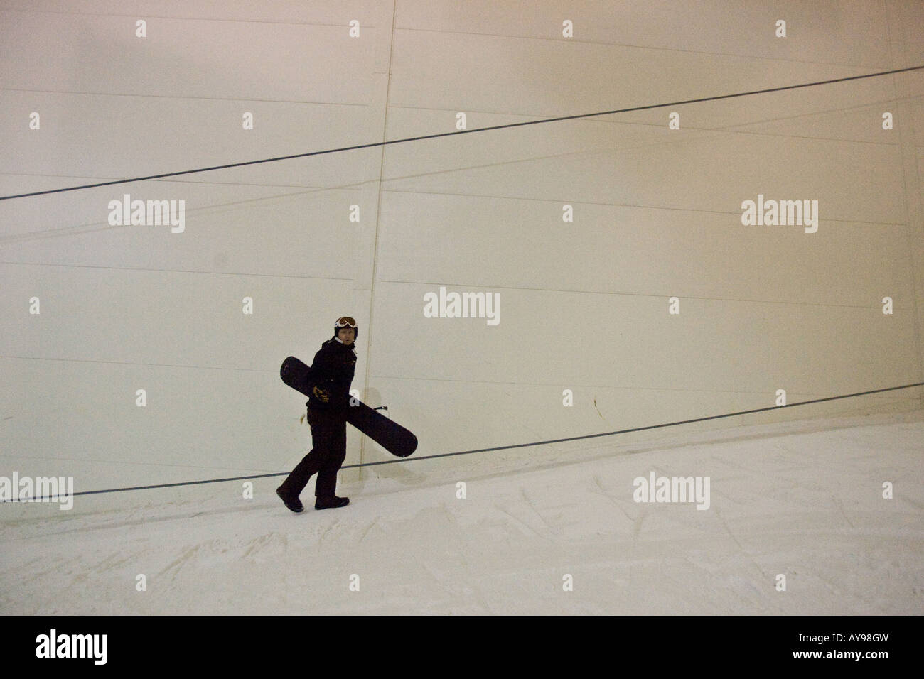 XSCAPE INDOOR SNOWBOARDING Stock Photo Alamy