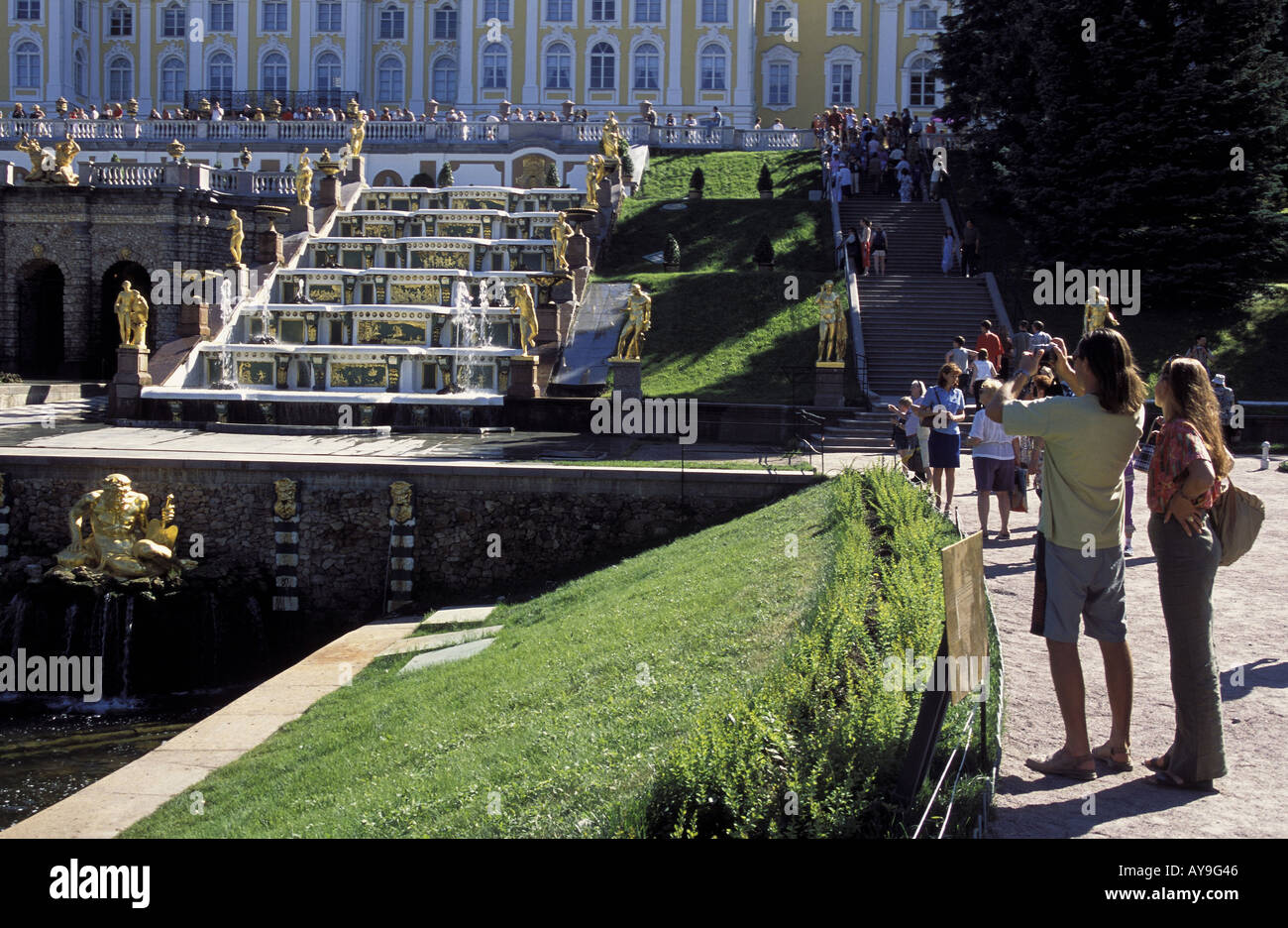 St Petersburg Die Gartenanlage vor dem Palast von Peter dem Grossen