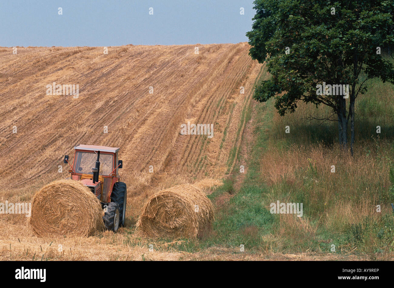 Tractor haystack hi-res stock photography and images - Alamy