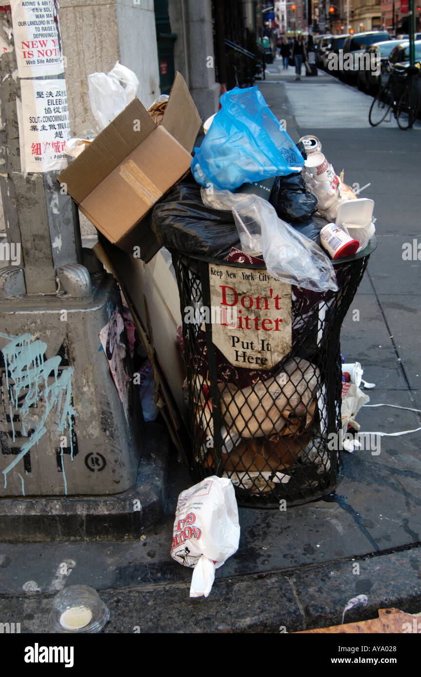 Overflowing rubbish bin, New York City, USA Stock Photo Alamy