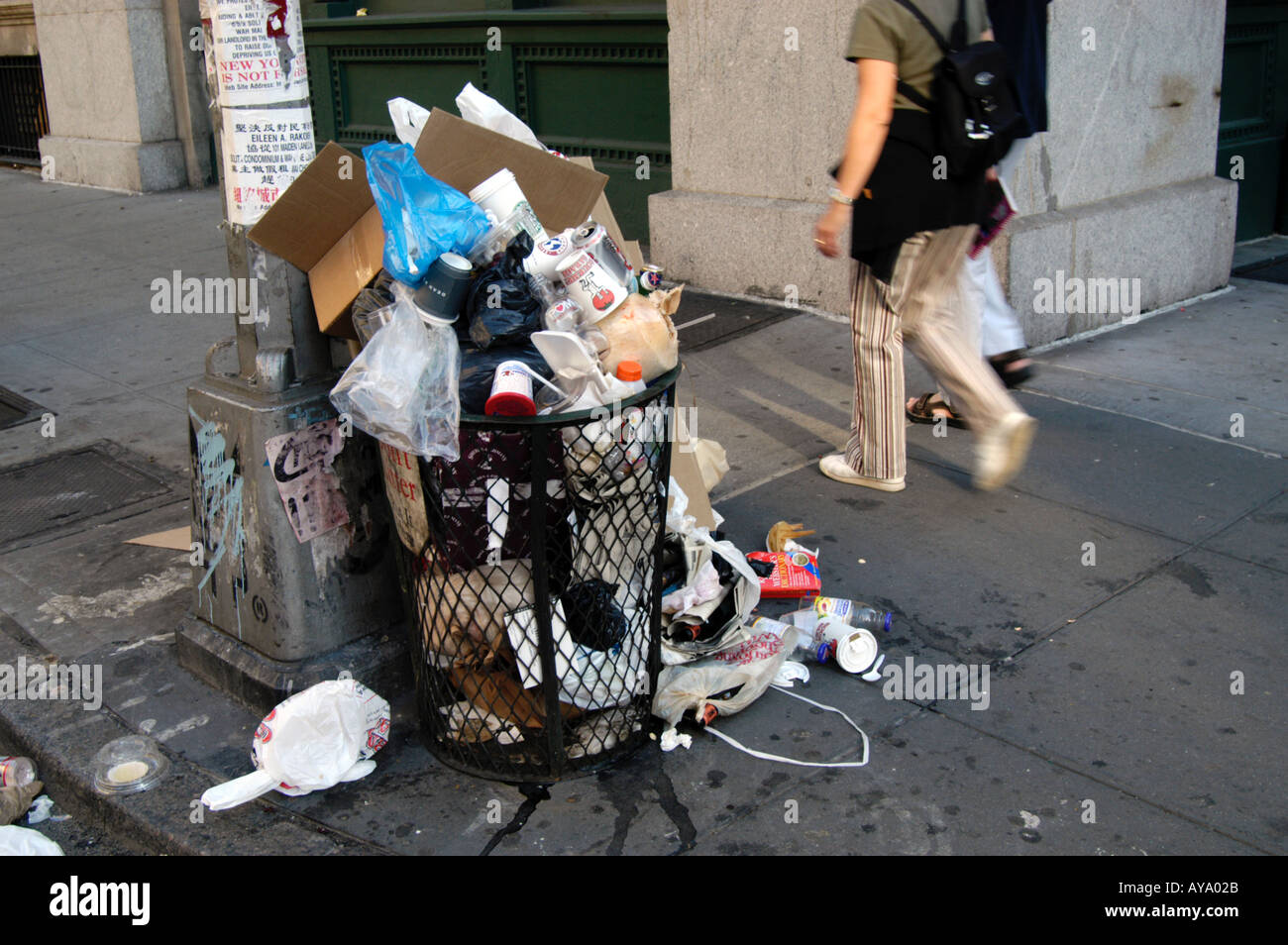 Overflowing rubbish bin, New York City, USA Stock Photo Alamy