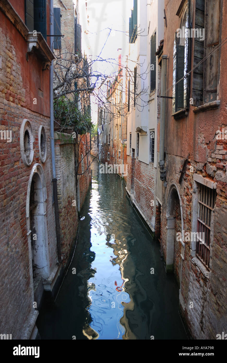 Narrow vertical hi-res stock photography and images - Alamy