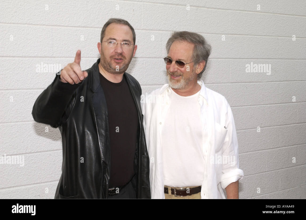 East Hampton NY Director Barry Sonnenfeld and Steven Spielberg at Men in Black II screening in East Hampton NY Stock Photo