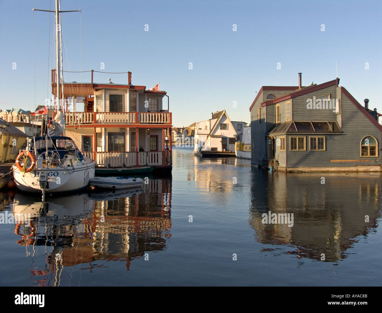 Houseboat community on the Inner Harbor Victoria British Columbia Vancouver  Island Canada Stock Photo - Alamy, image size:1300x1065