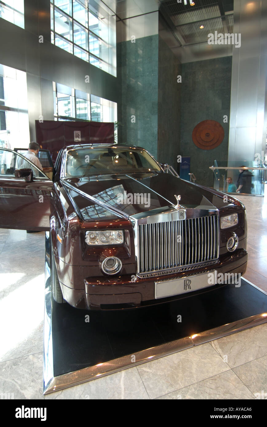 Rolls royce showroom london hires stock photography and images Alamy