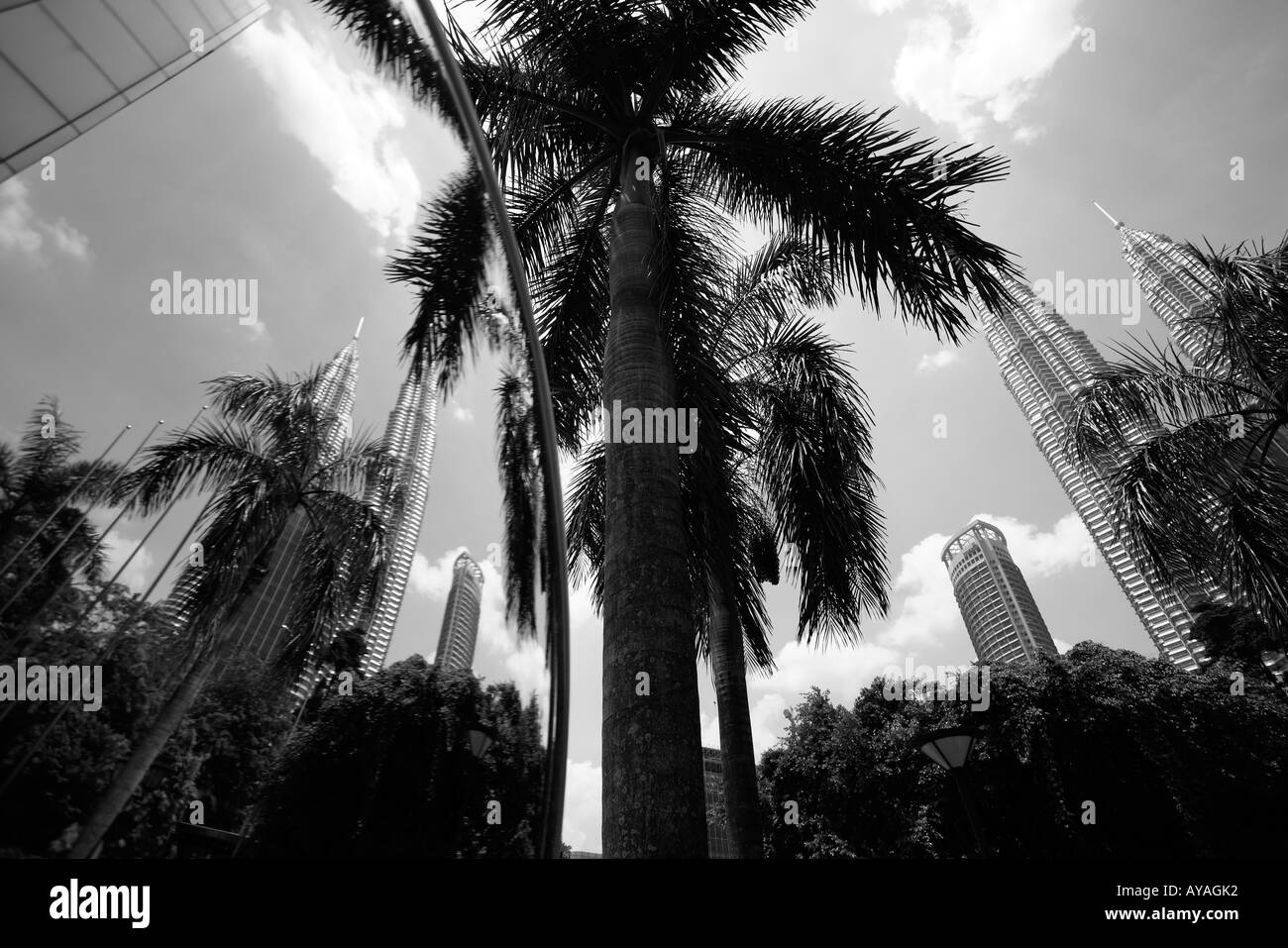 Petronas towers kuala lumpur 1998 Black and White Stock Photos & Images ...