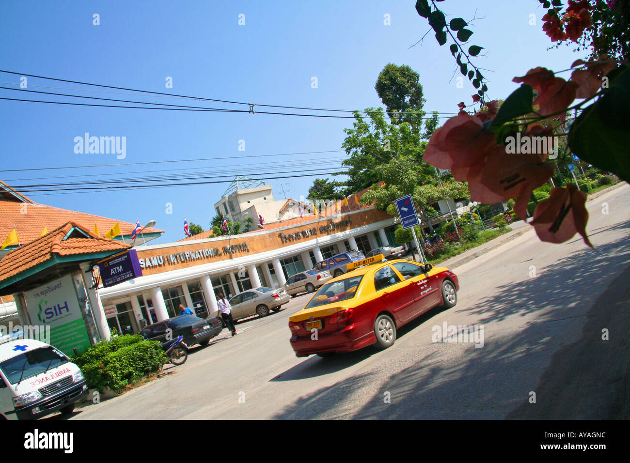 Koh Samui hospital Nr Chaweng beach road with a taxi cab driving past, Koh Samui, Thailand Stock