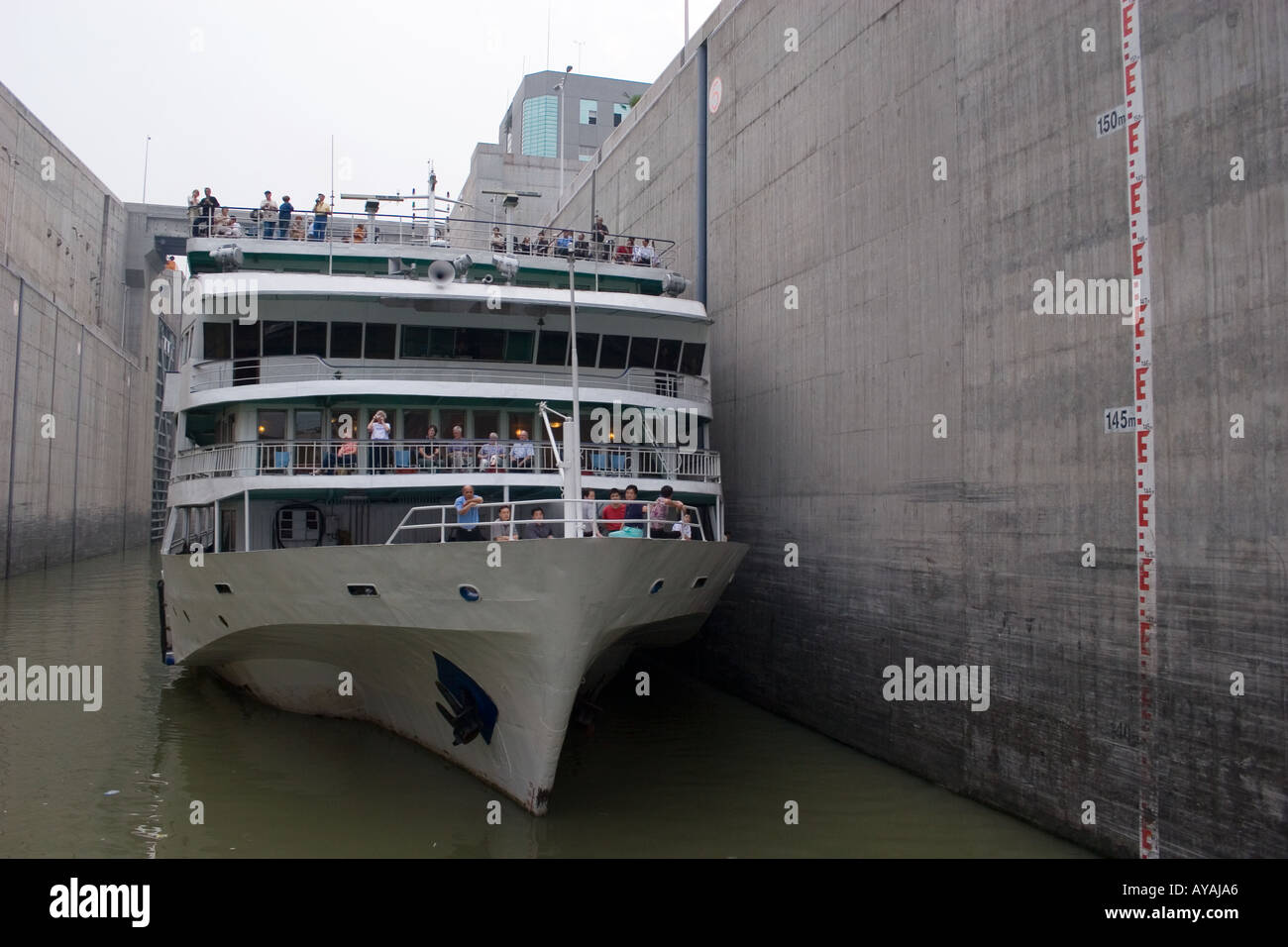 River Cruise Ship Tied Up In A Ship Lock On The Yangtze River In China Stock Photo Alamy