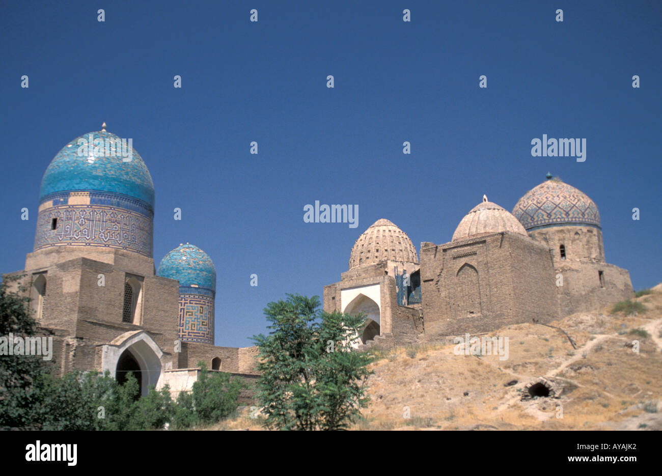 Uzbekistan Central Asia Samarkand shakhi zinda necropolis green dome Stock Photo