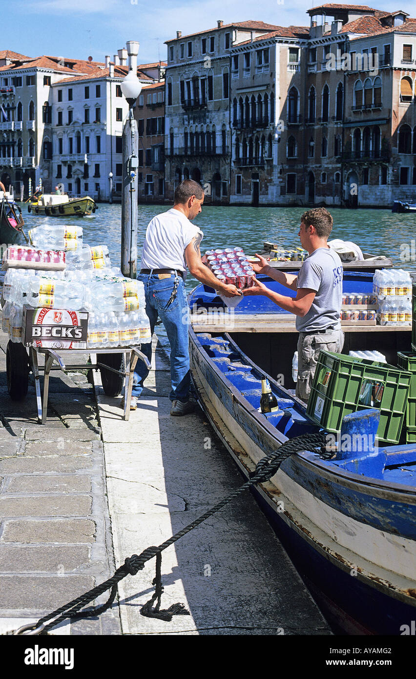 Shift Offloading Boat Boat offloading hi-res stock photography and images - Alamy