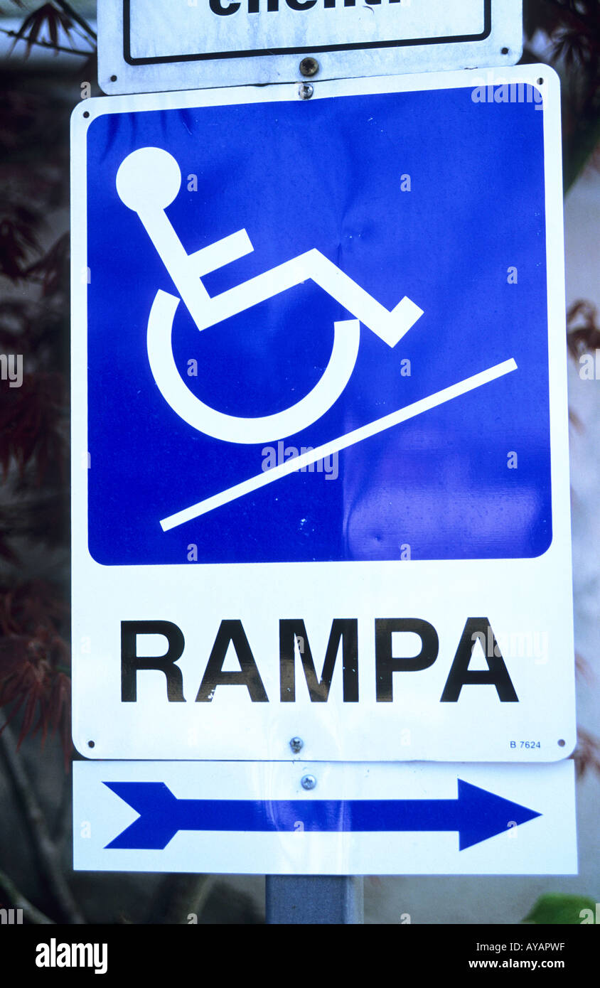 Blue sign for wheelchair access hi-res stock photography and images - Alamy