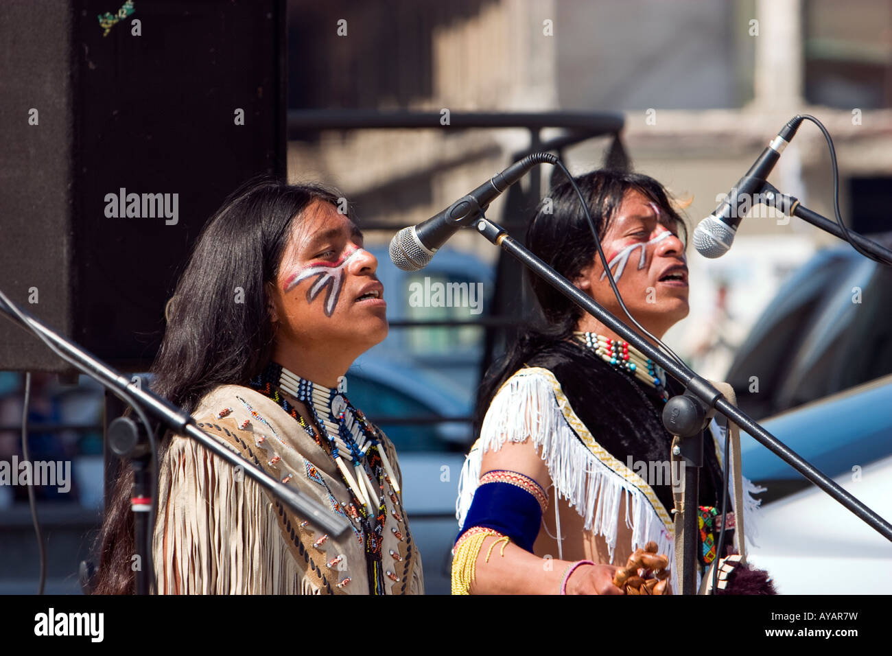 South American musicians sing Edinburgh Festival Fringe Stock Photo