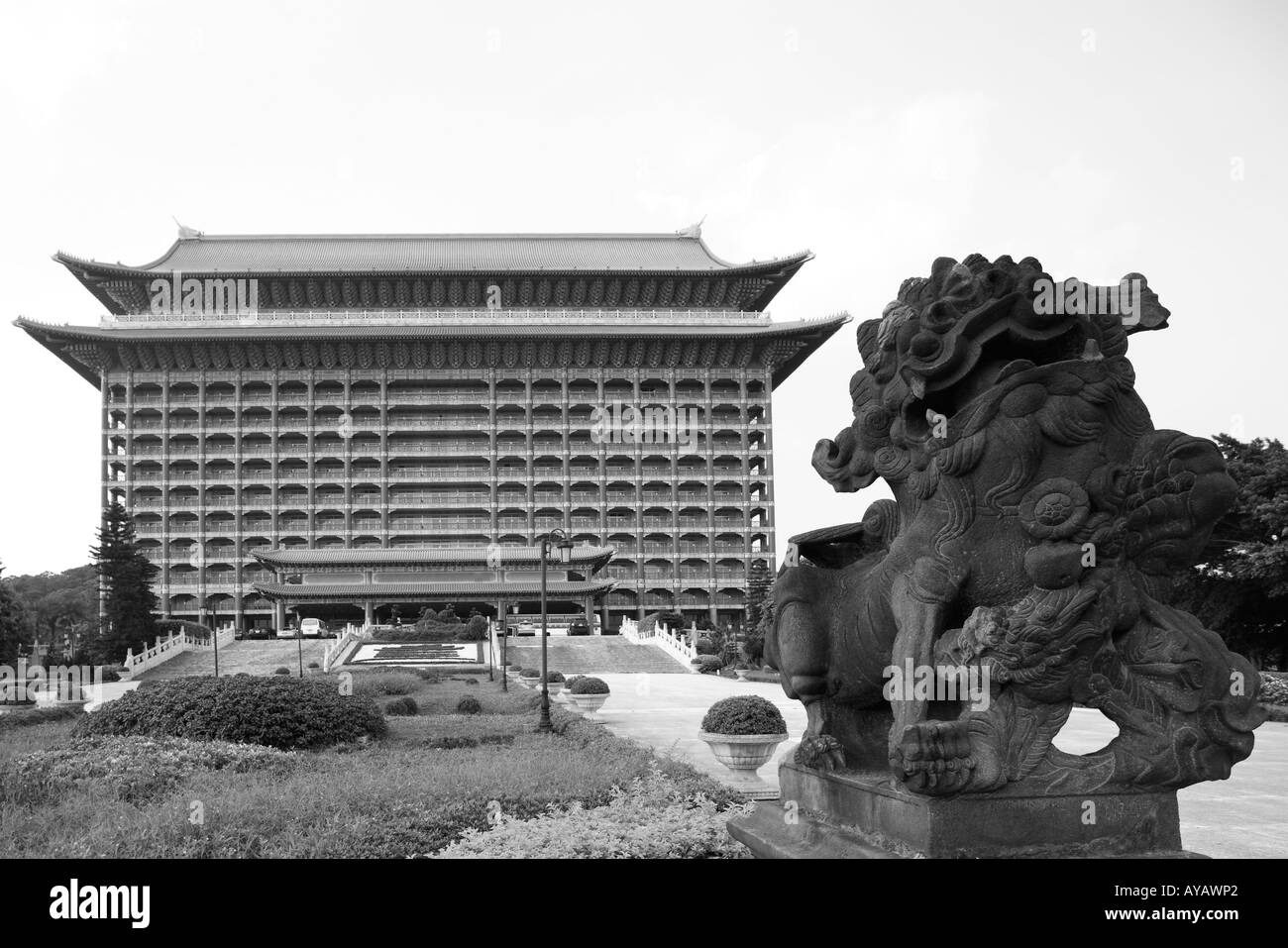 Taiwan Taipei Exerior view of ornate dragon at entrance to Grand Hotel Stock Photo