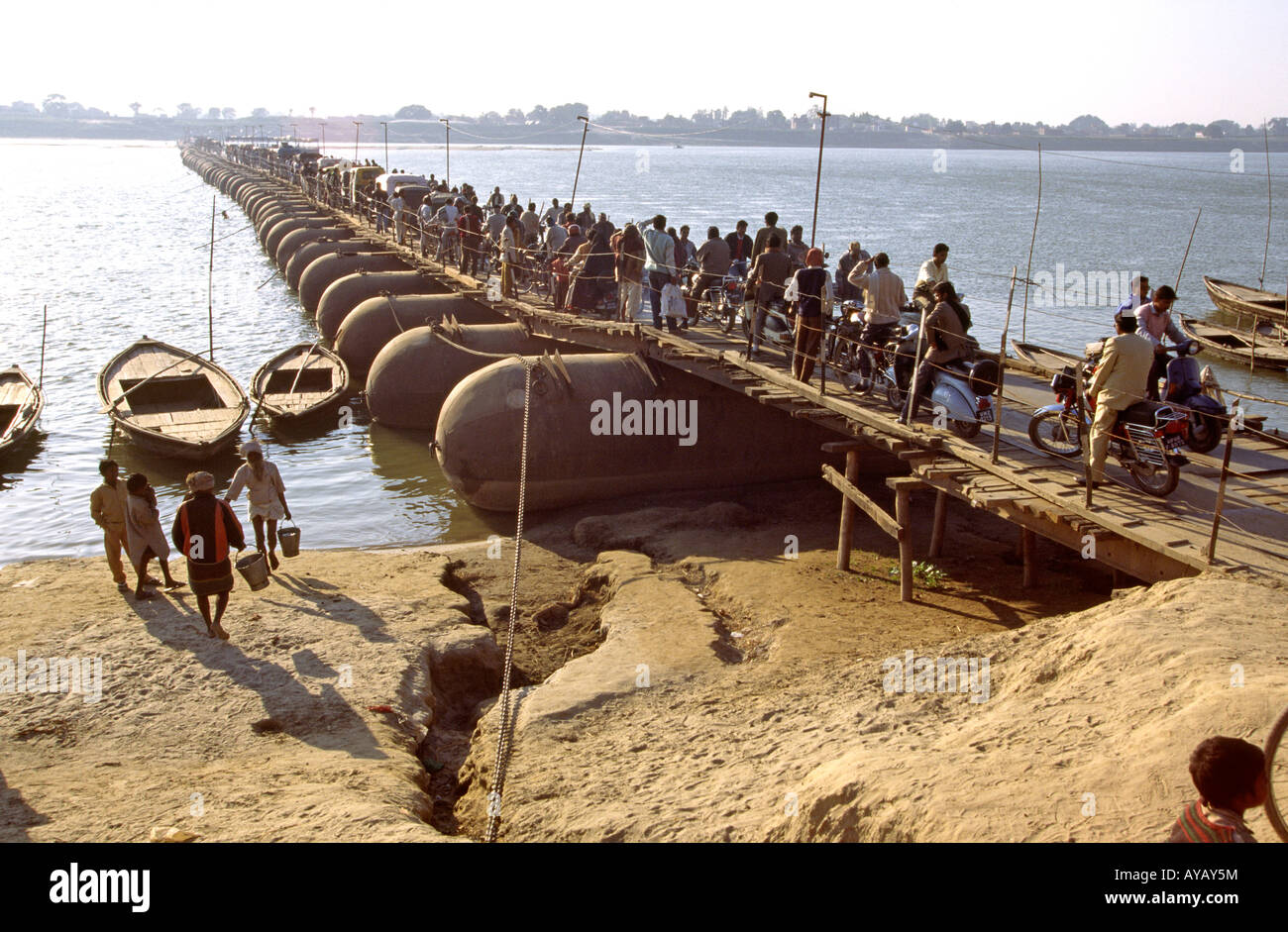 Pontoon Bridge Ganges High Resolution Stock Photography And Images Alamy