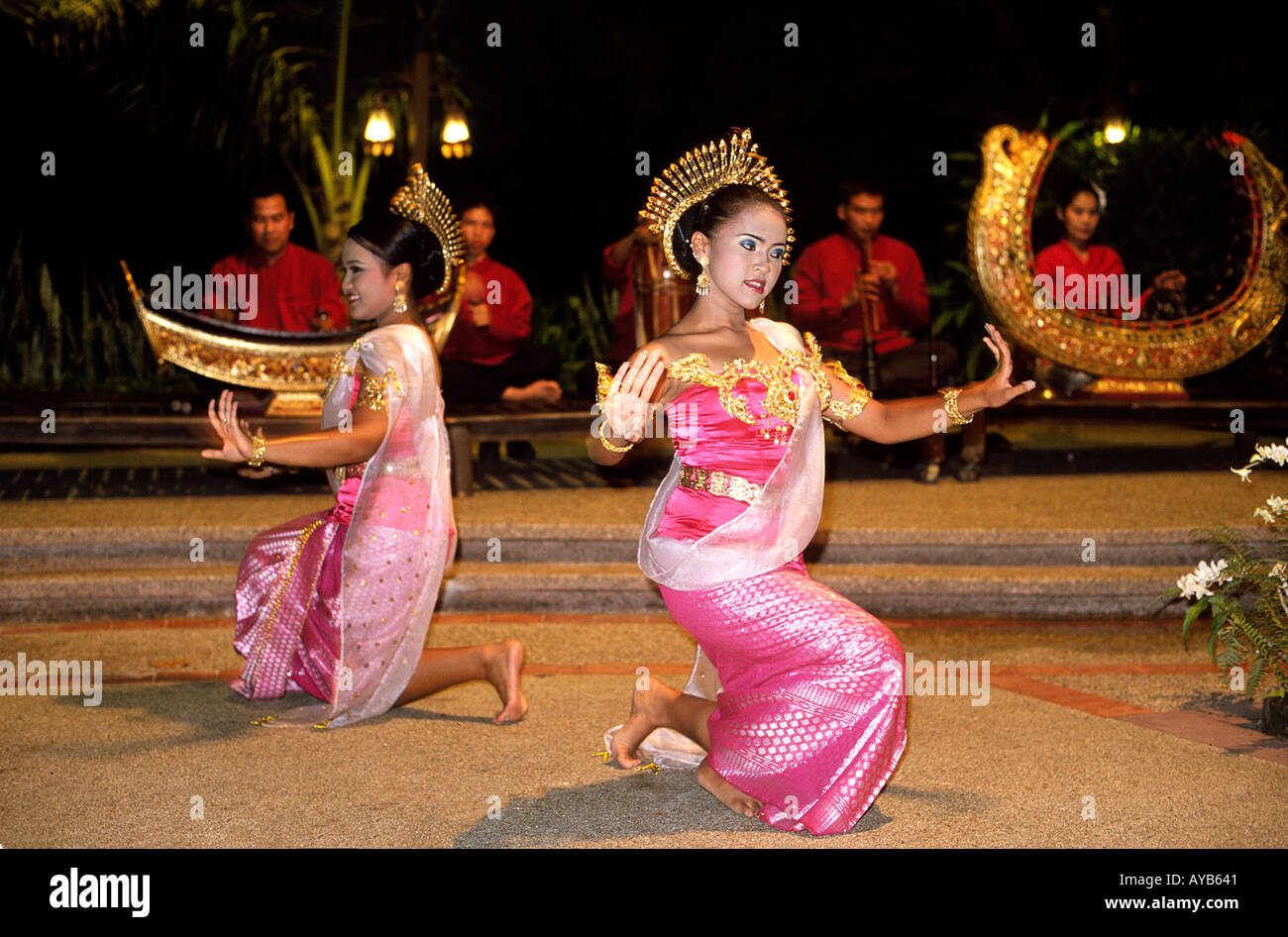 Thai dancers at Koh samiu Stock Photo