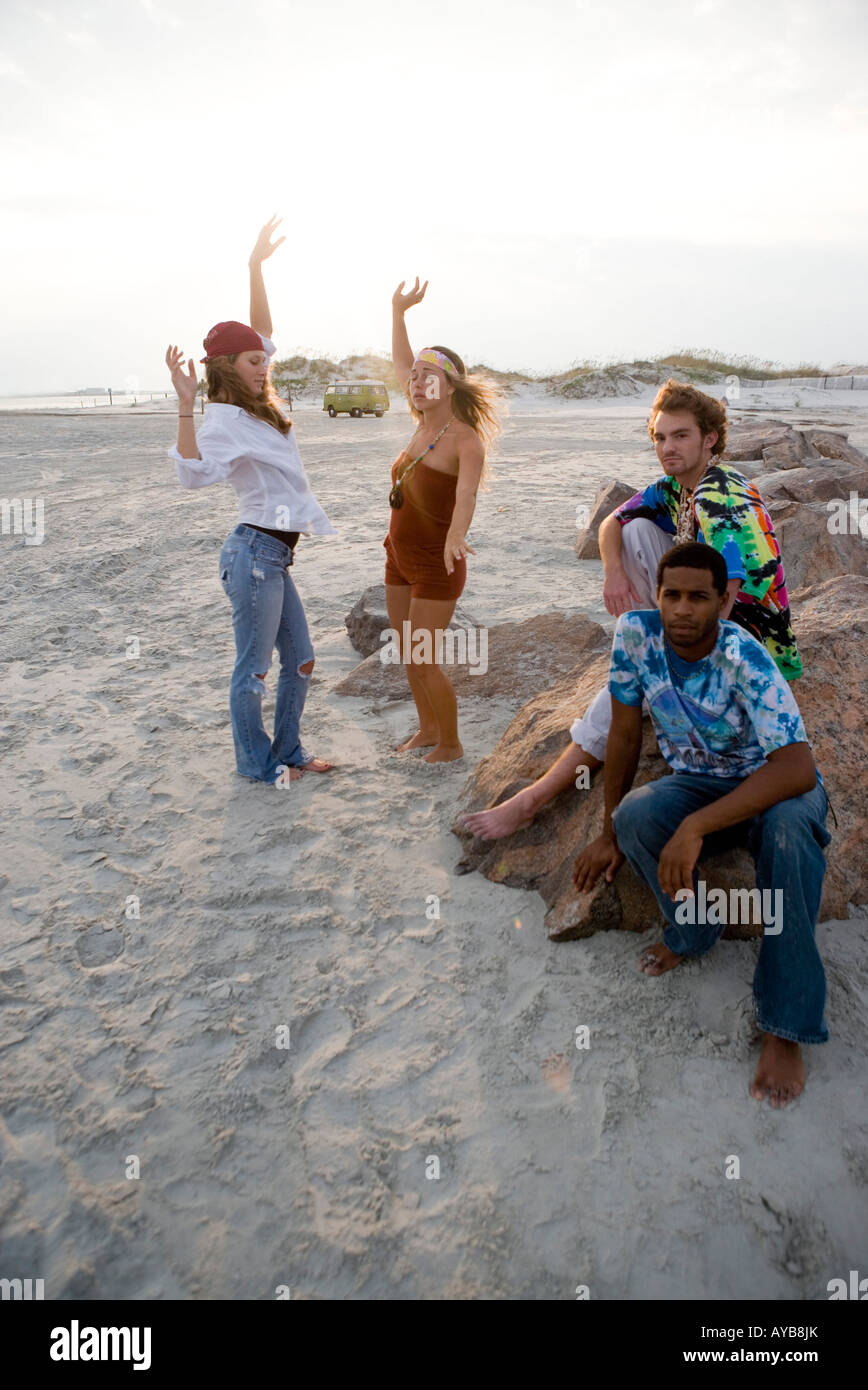 Hippies dancing 1960s hi-res stock photography and images - Alamy