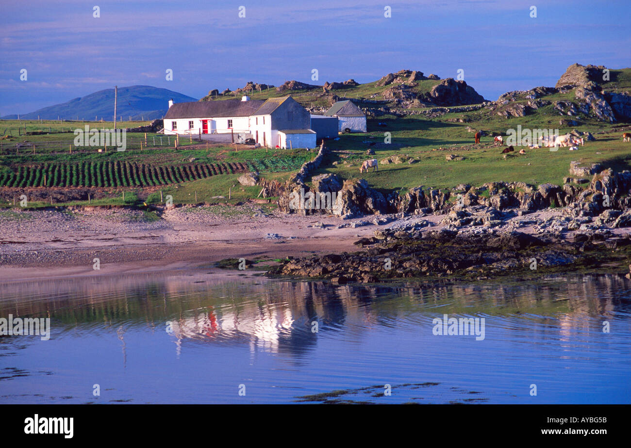 Coastal cottage, Ineuran Bay, Inishowen, County Donegal, Ireland Stock