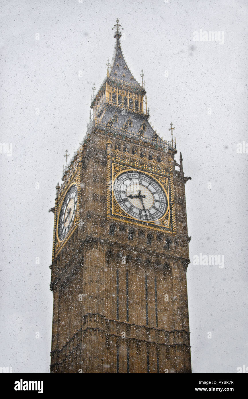 Big Ben clock, The Houses Of Parliment, Westminster London in the snow with large snow flakes falling Stock Photo