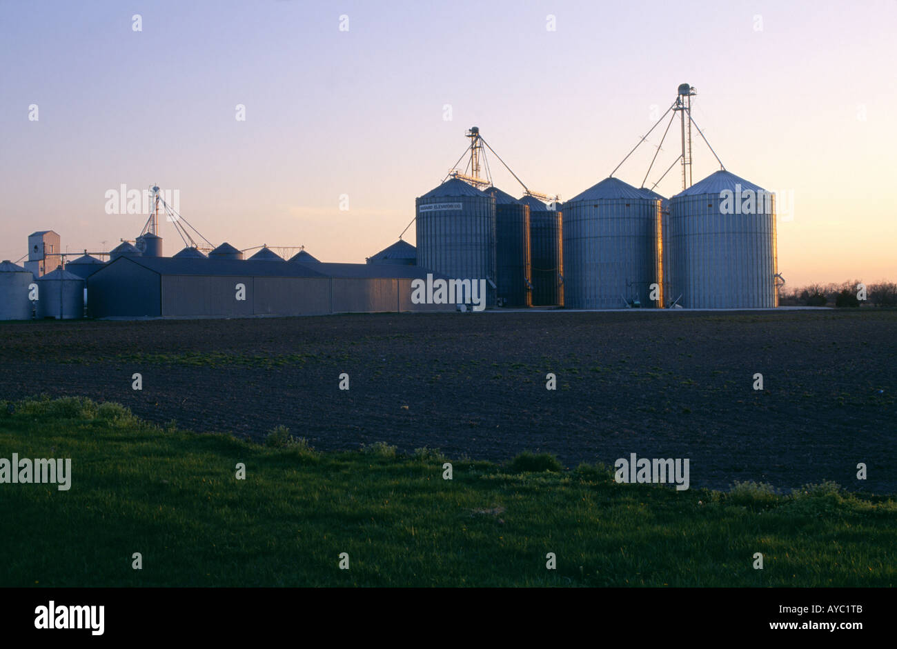 GRAIN ELEVATORS AT SUNSET MISSOURI Stock Photo Alamy