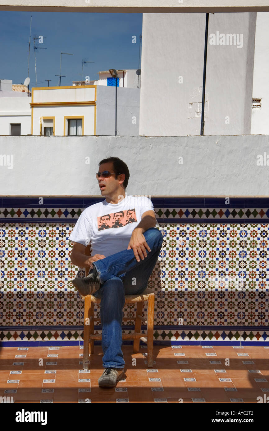 Man sitting cross legged on chair hires stock photography and images Alamy