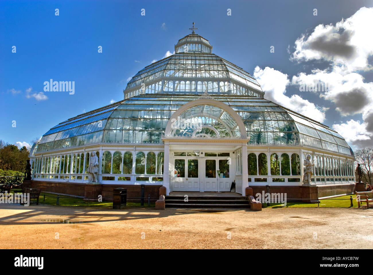 Sefton Park Palm House The Grade II listed Victorian glasshouse is set in Sefton Park only 3 miles from Liverpool City Centre Stock Photo