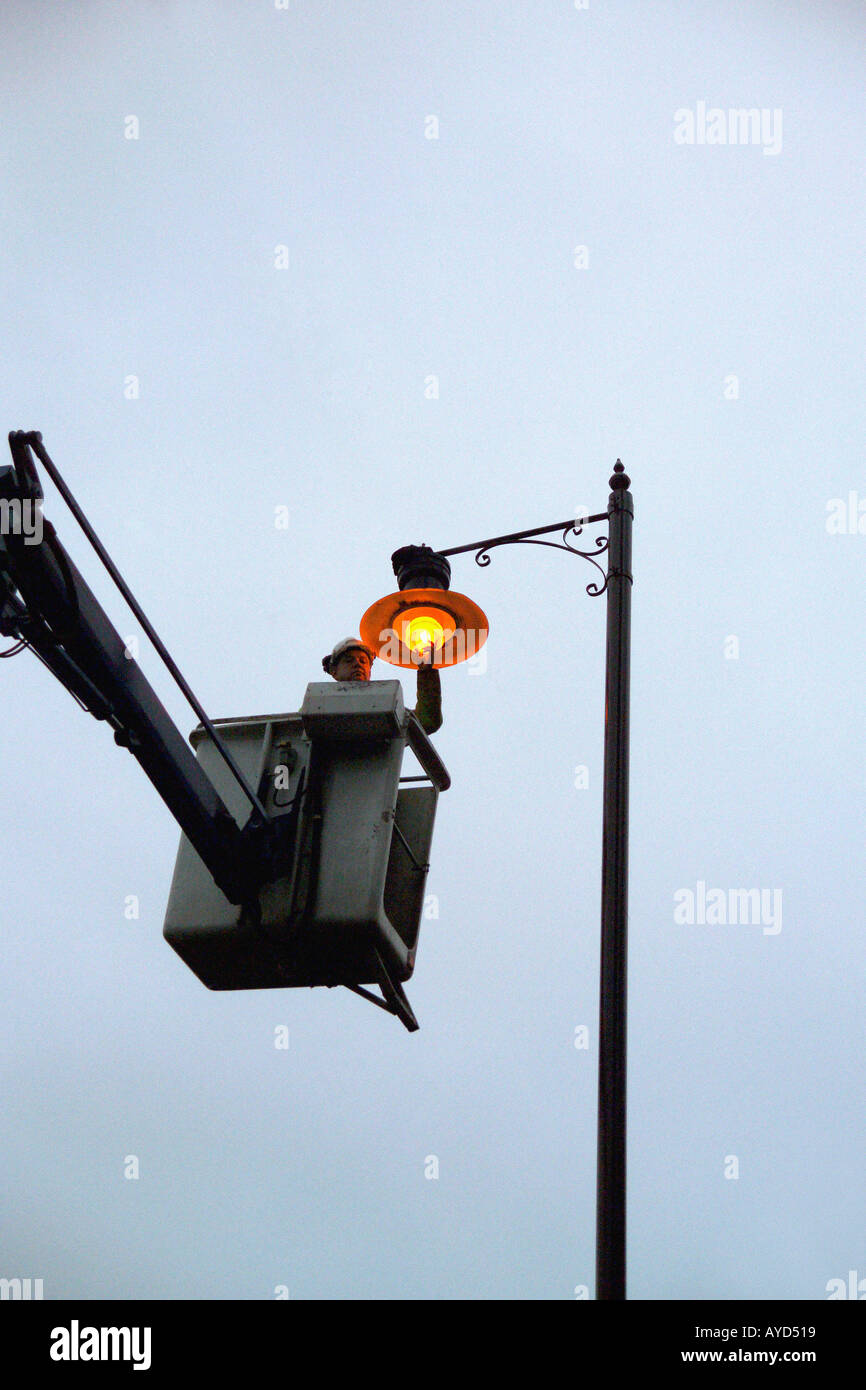 Street Light Maintenance Stock Photos & Street Light Maintenance Stock Images Alamy