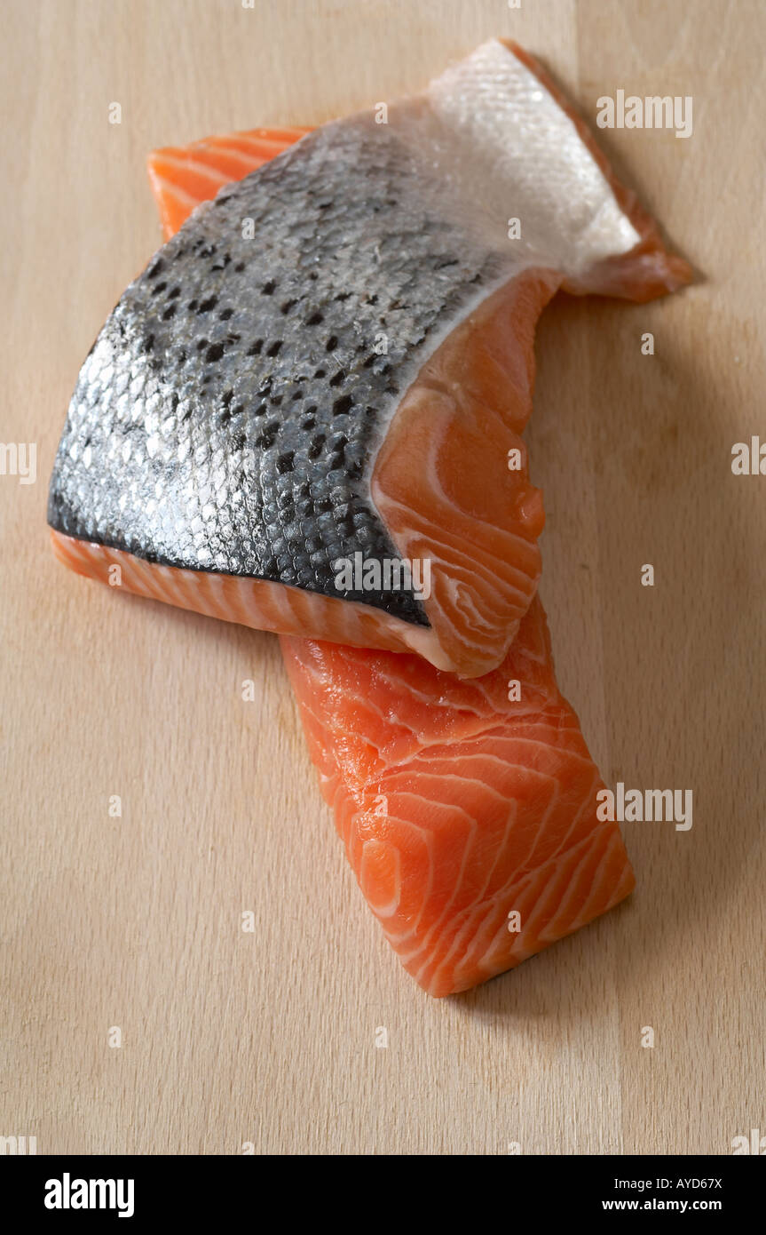 Cooked salmon fillet skin hi-res stock photography and images - Alamy