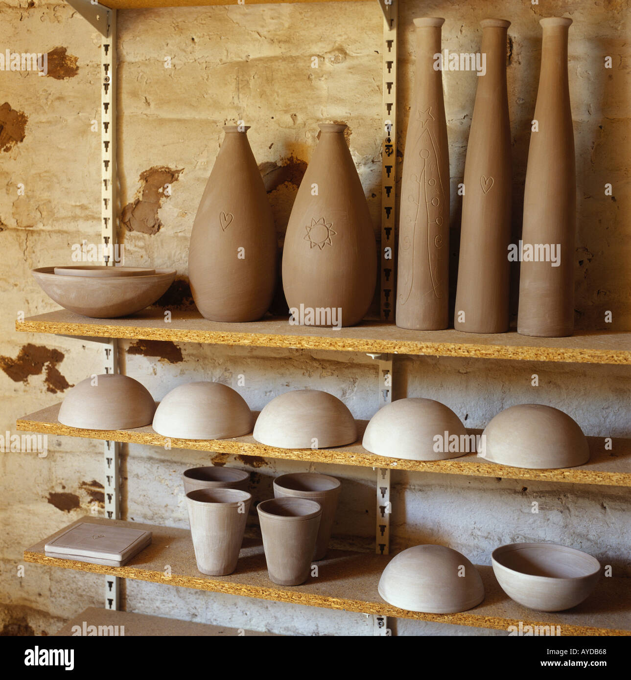 Firing clay hires stock photography and images Alamy