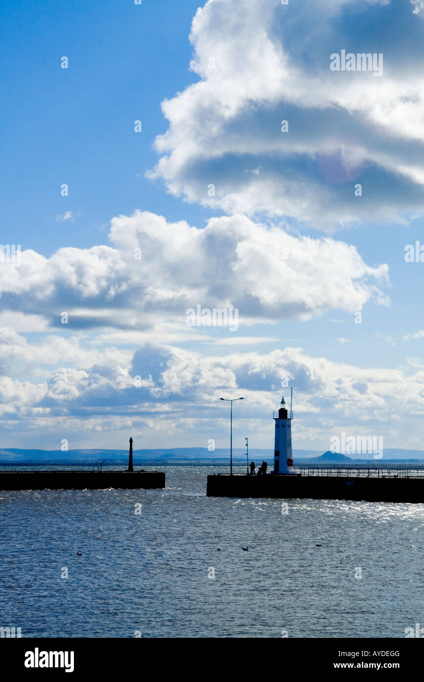 anstruther-s-harbour-walls-enclosed-harbour-and-fishing-port-stock