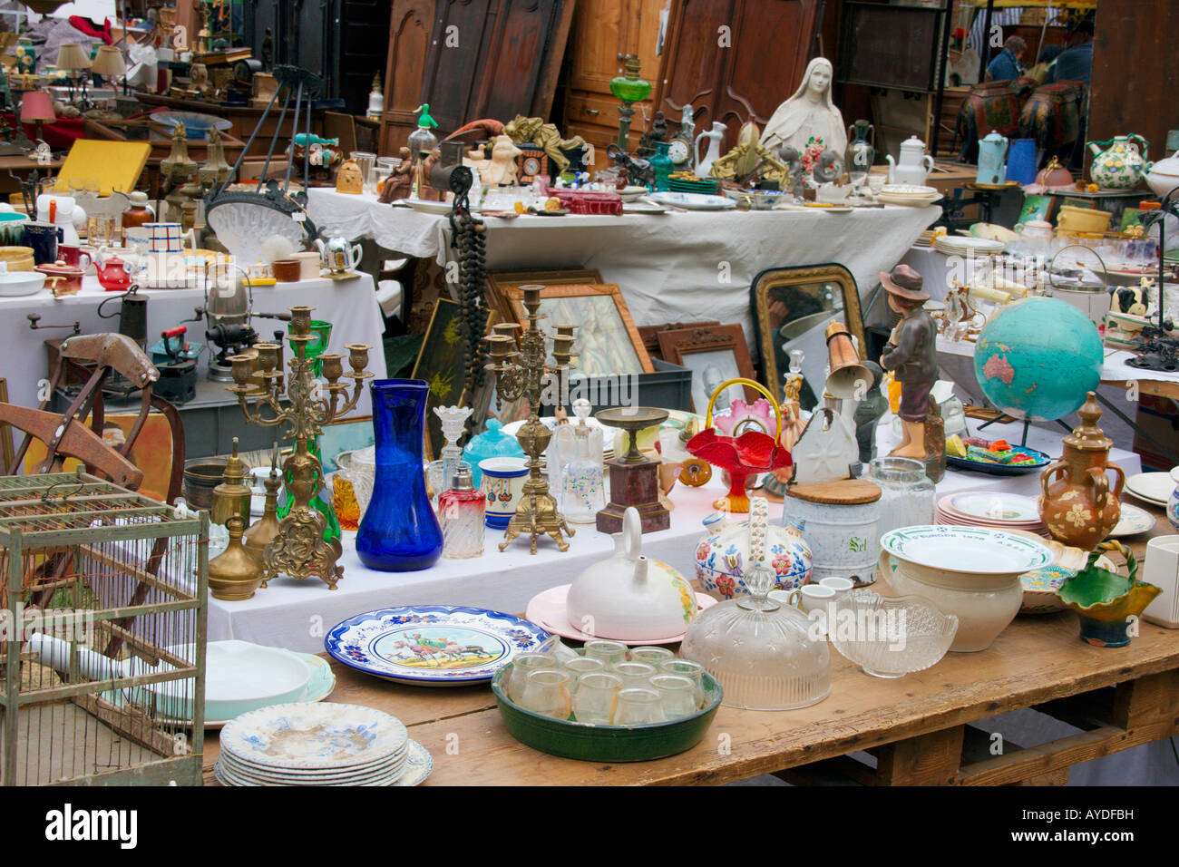 French street market selling bric-a-brac, brocante, and antique items Stock Photo