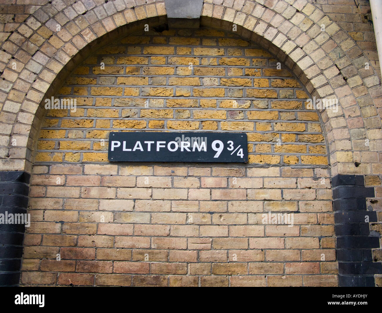 Kings cross platform 9 hires stock photography and images Alamy