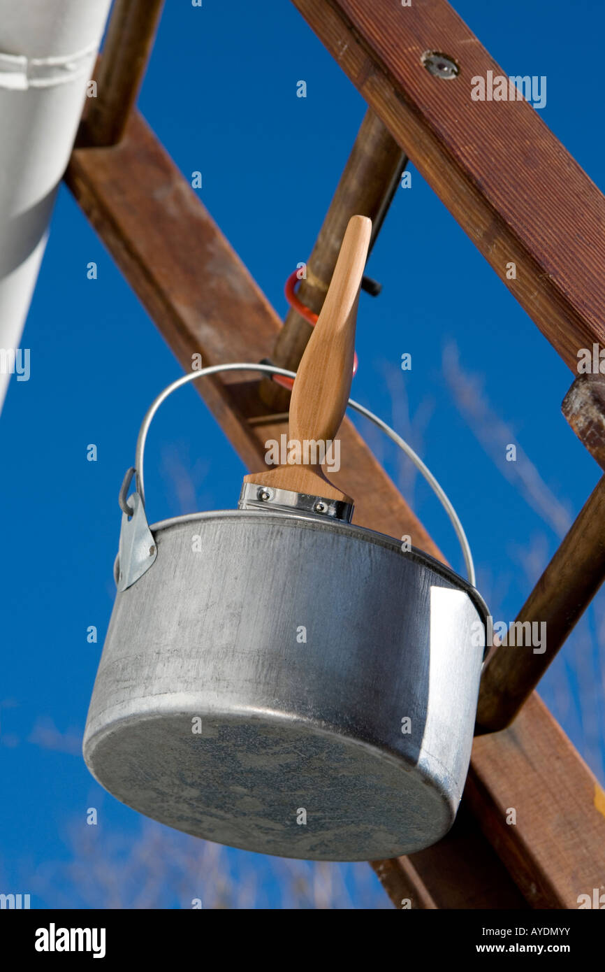 Paint tin and paint brush Stock Photo Alamy