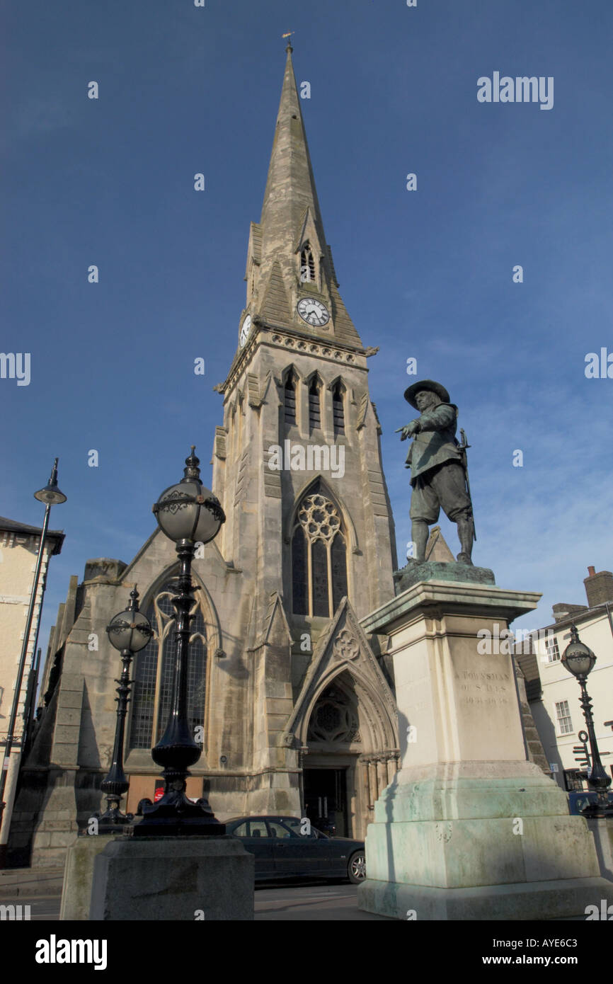 Oliver Cromwell statue and Free Church in St Ives Cambridgeshire Stock Photo Alamy