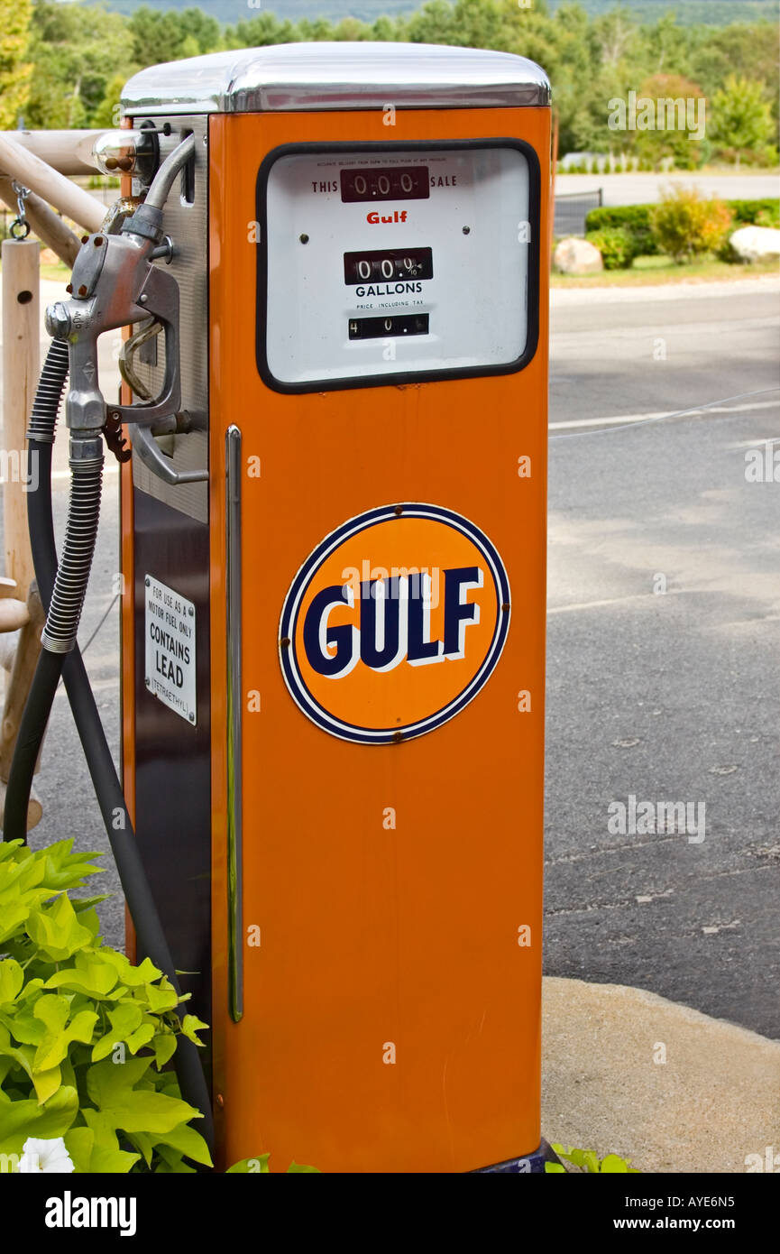 A vintage Gulf gasoline pump Stock Photo Alamy