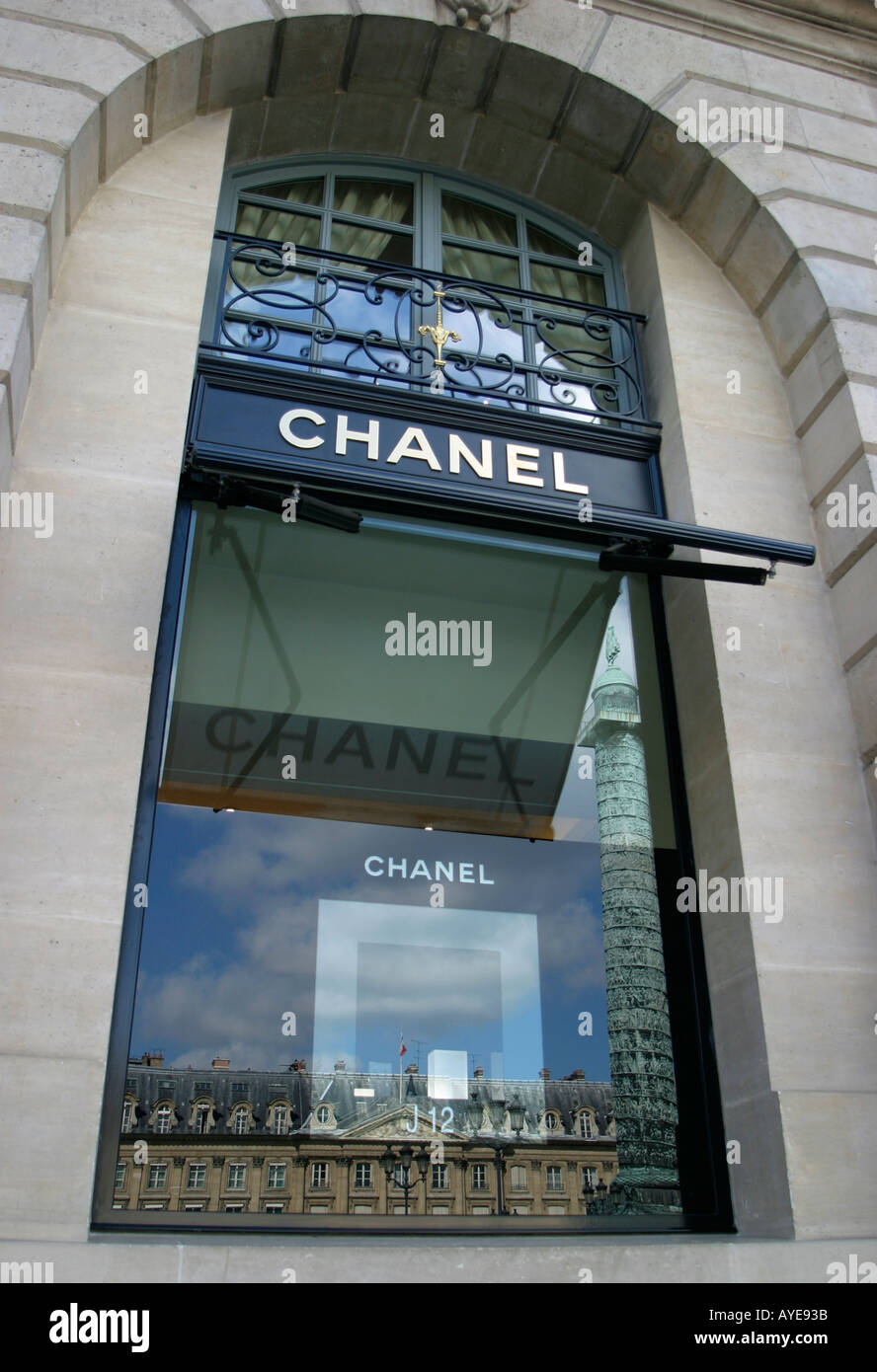 Chanel boutique window hi-res stock photography and images - Page 3 - Alamy