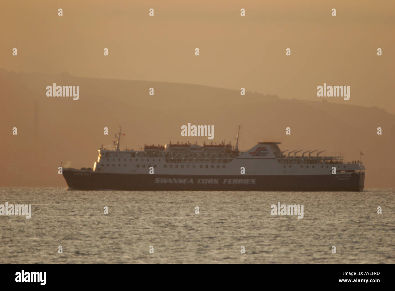 SWANSEA TO CORK FERRY STEAMING INTO SWANSEA DOCKS AT SUNRISE Stock 