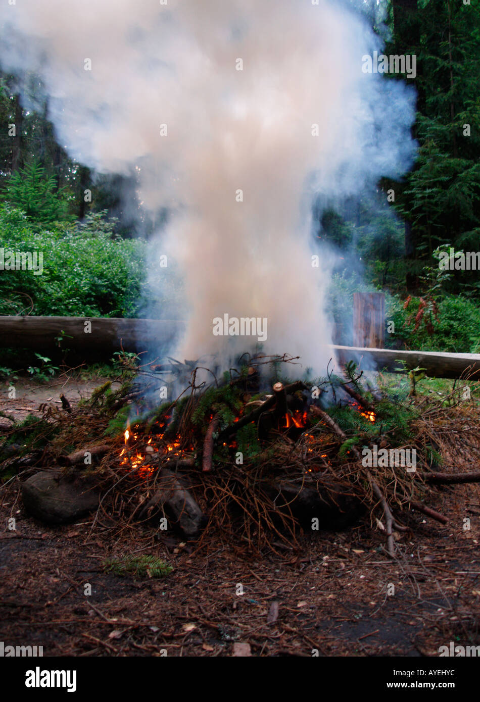 Forest fire smoke high hi-res stock photography and images - Alamy
