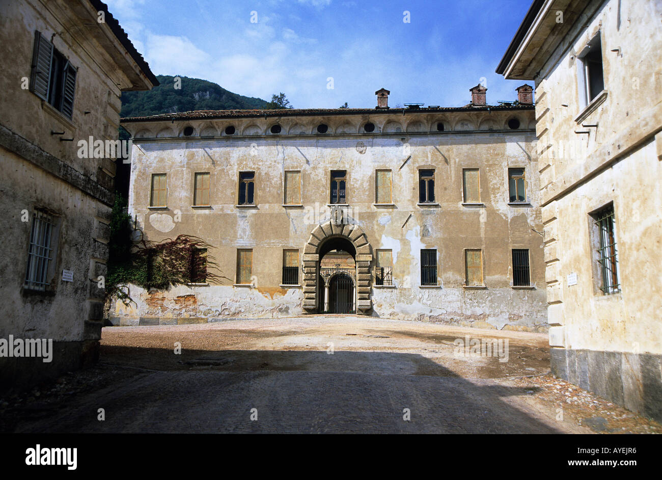 Exterior of Villa Cicogna Mozzoni Bisuschio near Varese It is a classical example of a rural Renaissance villa surrounded by an Italian garden The garden was the decision of Ascanio Mozzoni d 1593 This work was continued by Carlo Cicogna Mozzoni 1618 1690 Stock Photo