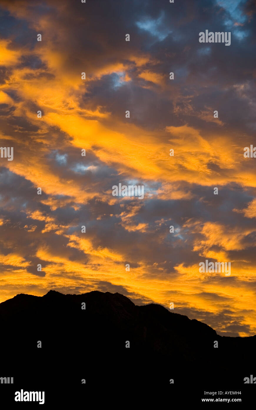 Mountain sunset painting hi-res stock photography and images - Alamy