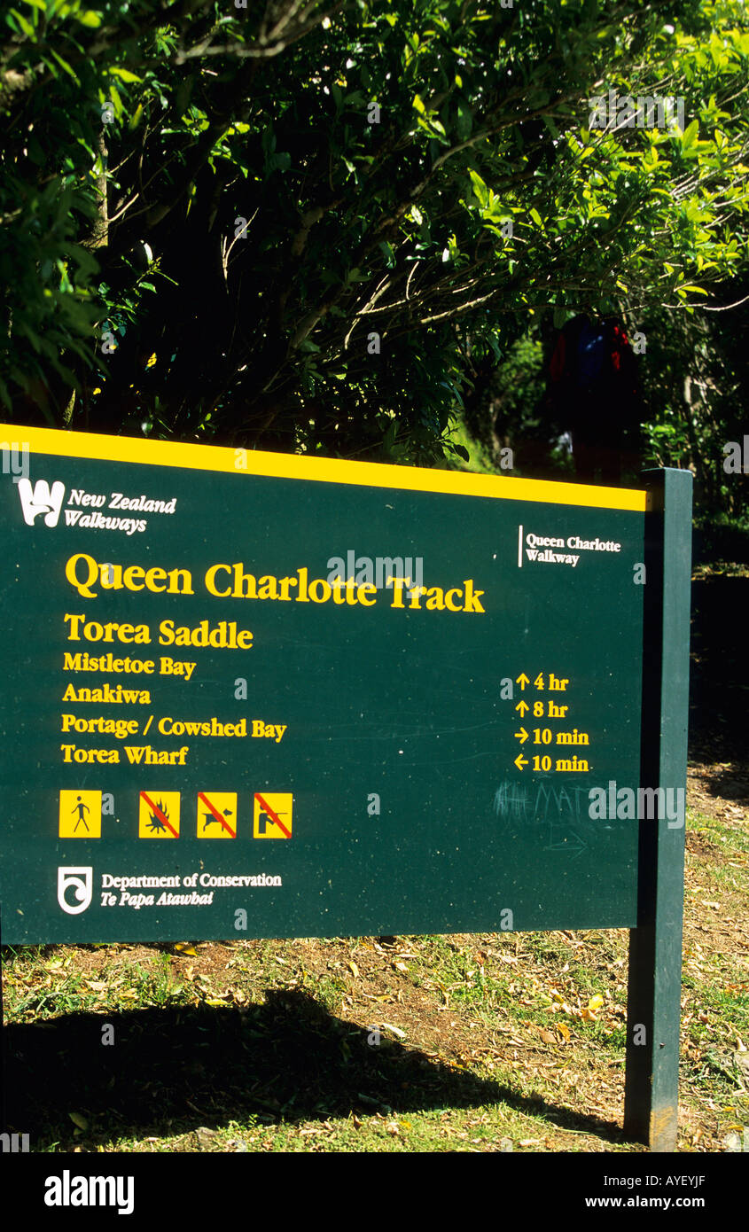 Nz Track Sign Queen charlotte track new zealand hi-res stock photography and images ...