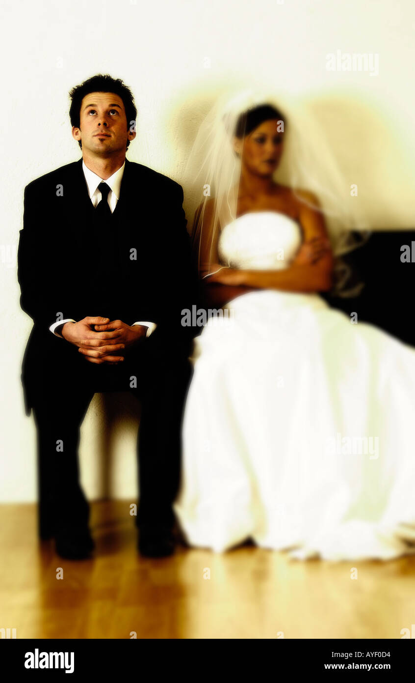 Wedding couple sitting on bench hi-res stock photography and images - Alamy