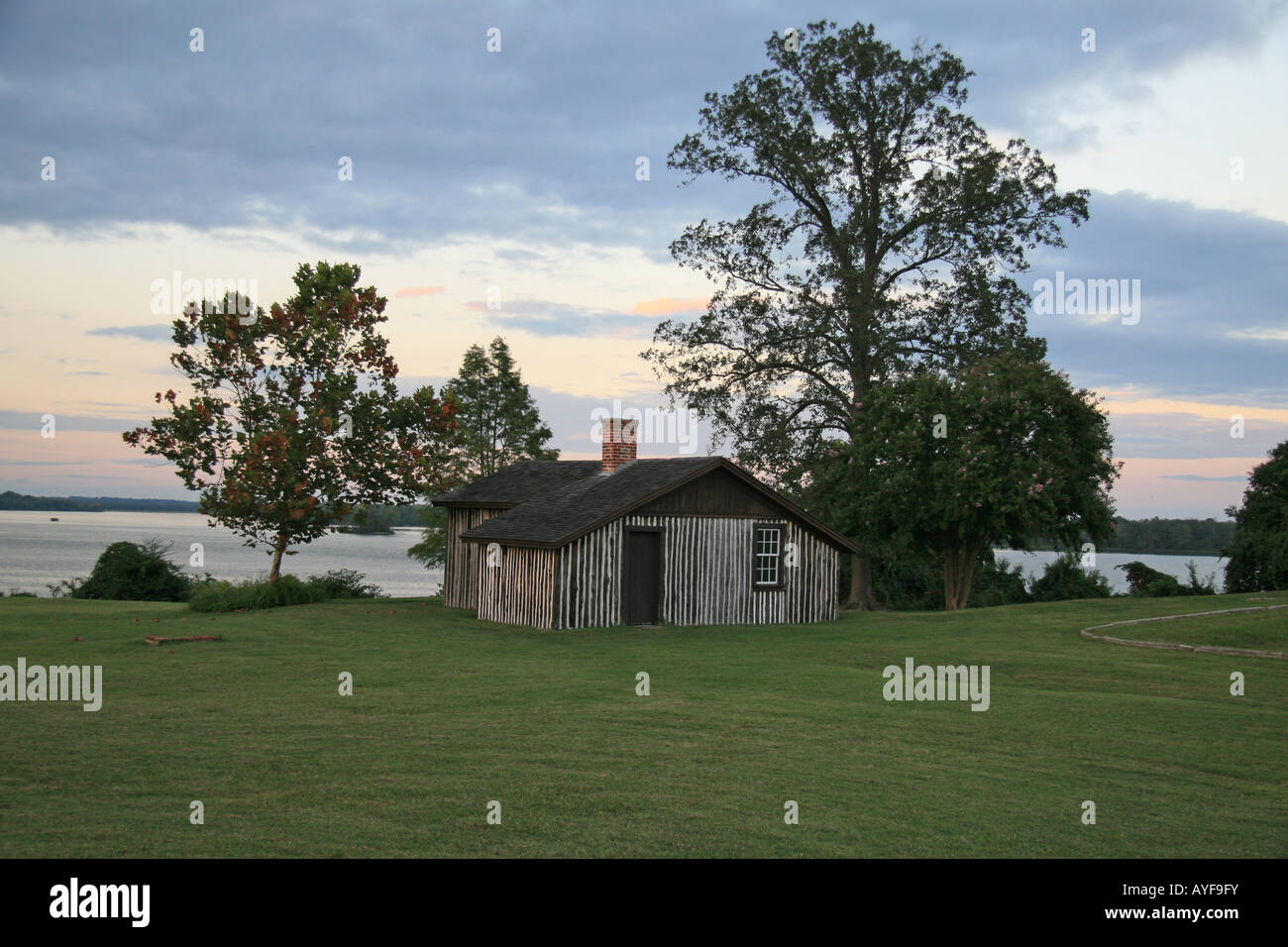 Grant's Cabin on the Appomattox Manor plantation, Hopewell overlooking
