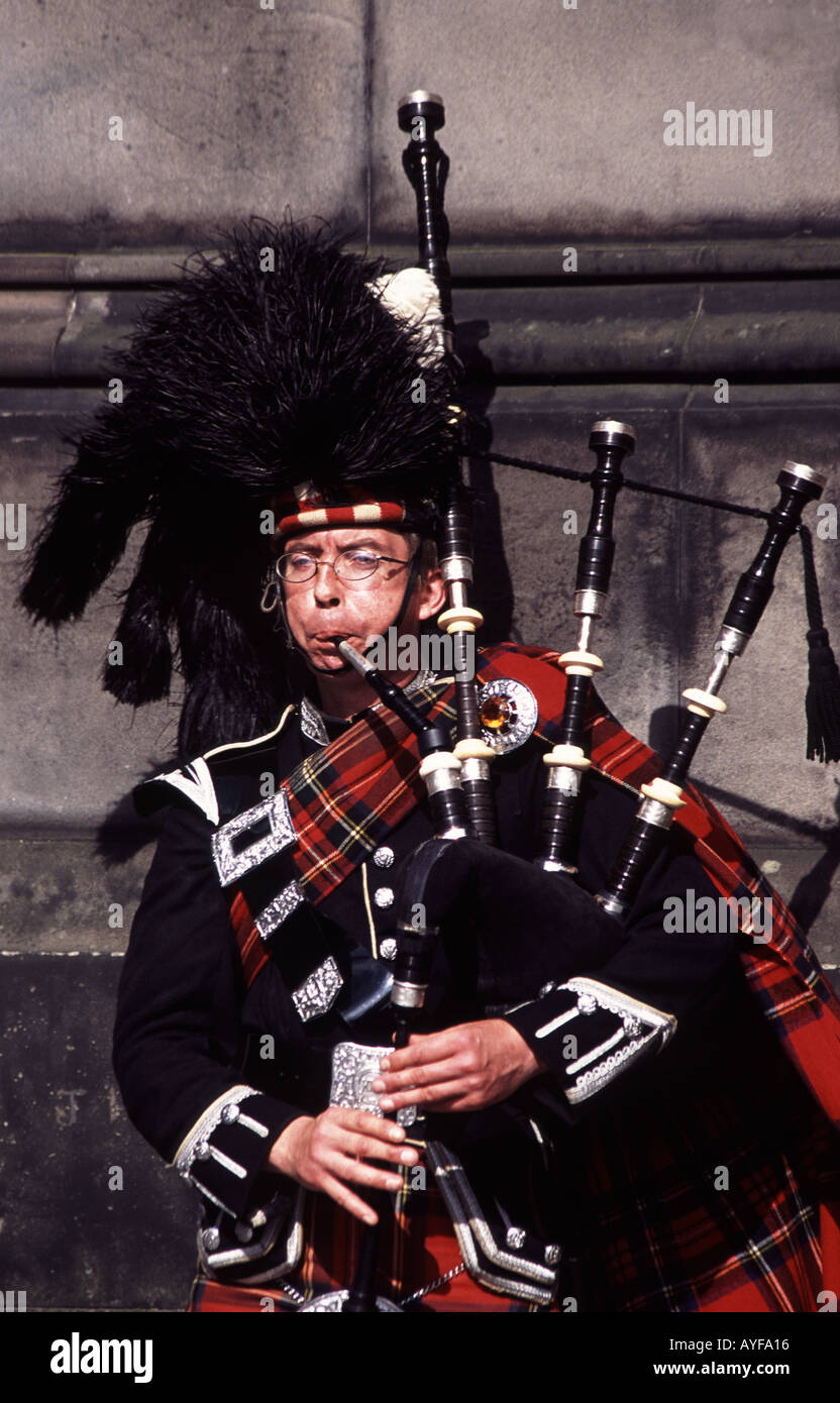 Man playing bagpipes hires stock photography and images Alamy