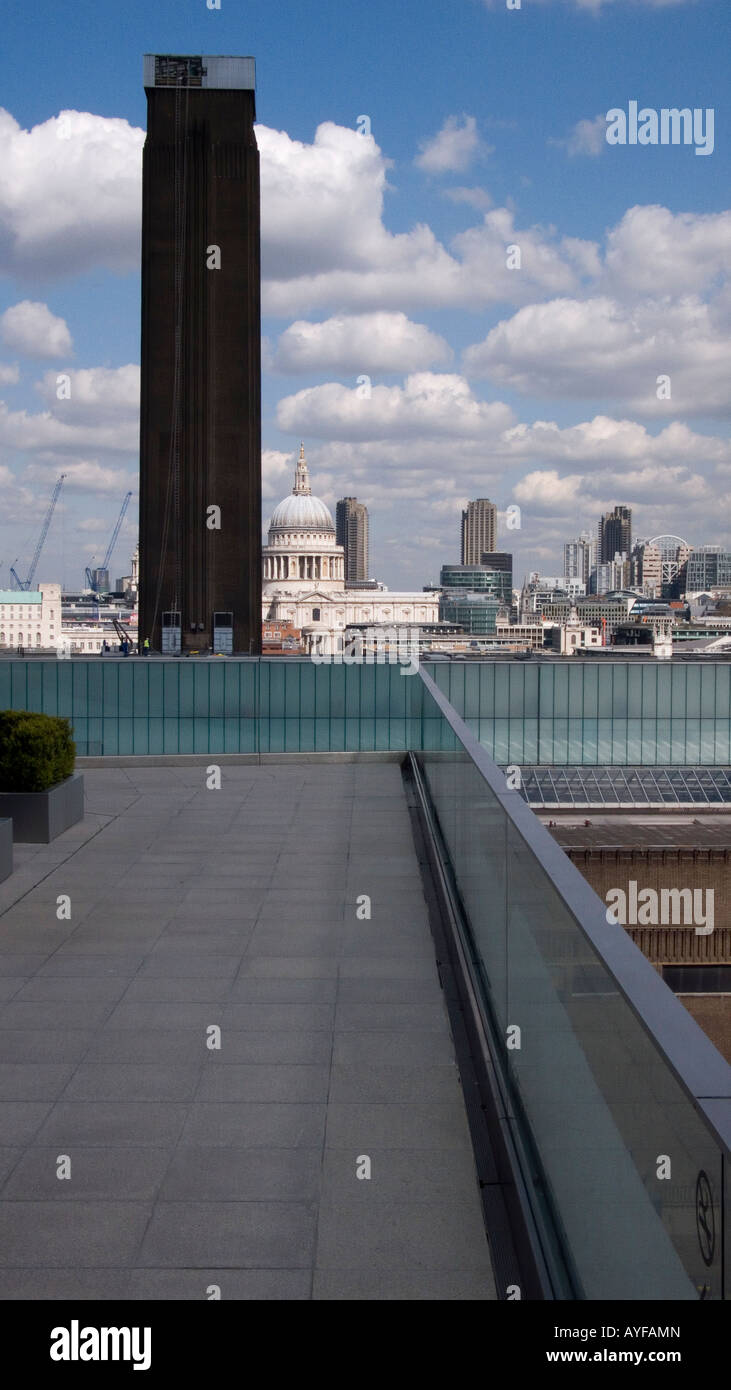 Modern city of london skyline hi-res stock photography and images - Alamy