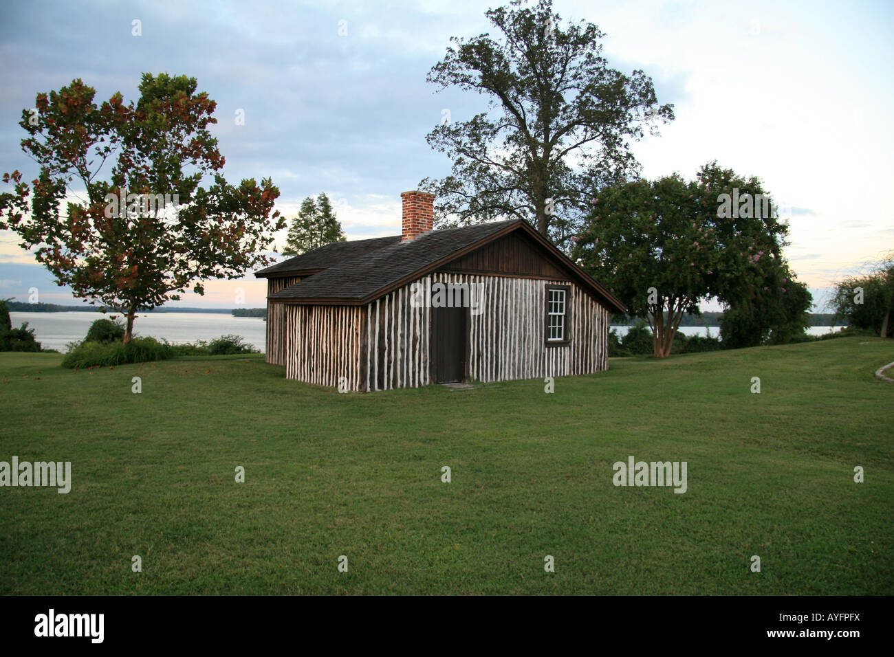 Grant's Cabin on the Appomattox Manor plantation, Hopewell overlooking